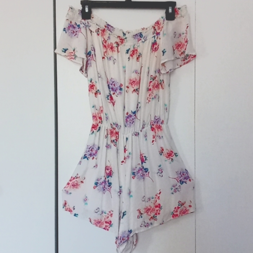 White floral Off-the-Shoulder Hollister Romper (small)
